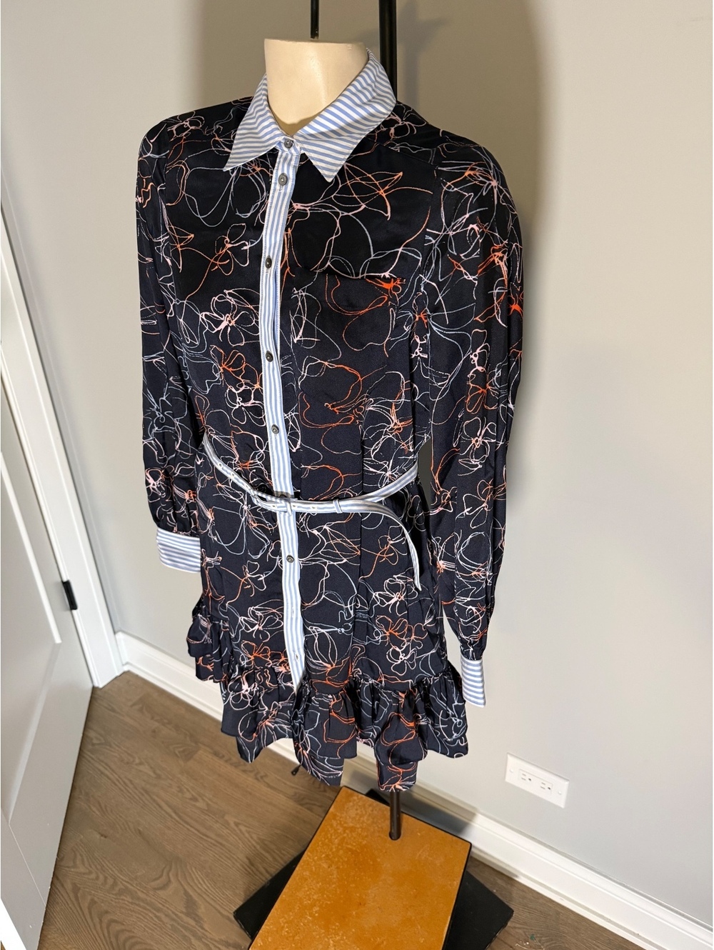Cinq à Sept Navy Floral Print Button-Down Dress with Striped Collar and Belt, 2 - Picture 4 of 8